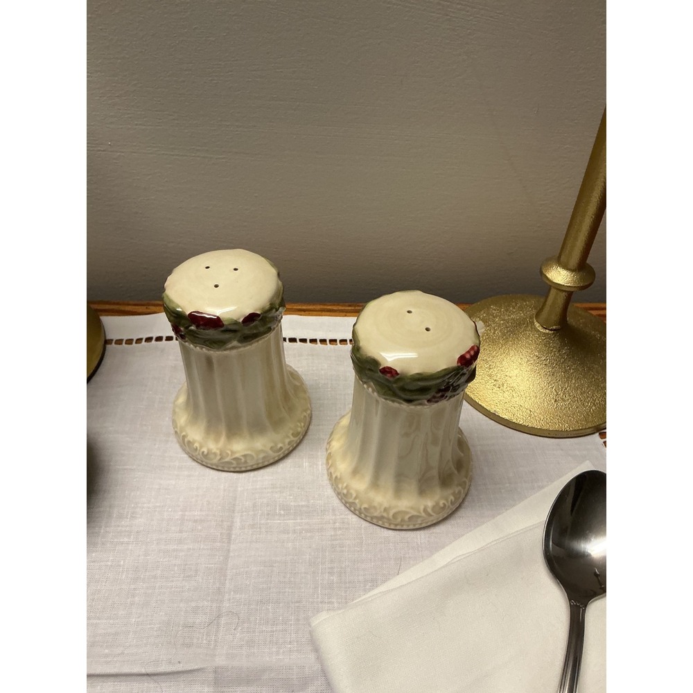 Vintage Ceramic Holly Berry Salt and Pepper‎ Shakers Set Holiday Christmas Decor